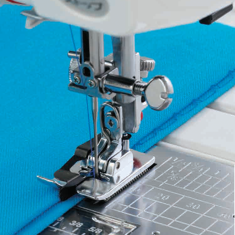 Blindfaldfot syr i blått stoff